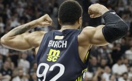 Fenerbahçe resmen açıkladı: 1 yıllık sözleşme
